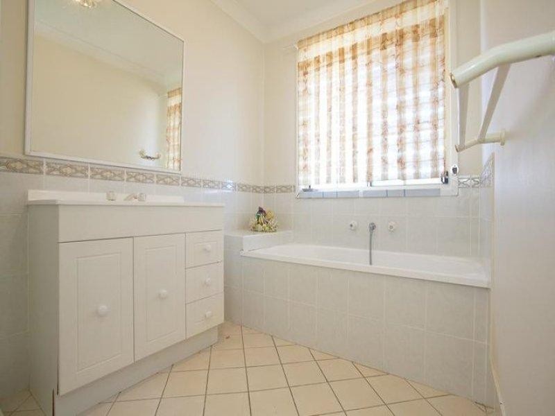 5 Lacepede Place, Hinchinbrook NSW 2168