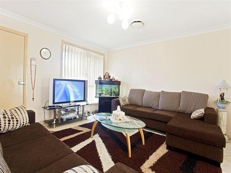 5/10-12 Peacock Close, Green Valley NSW 2168