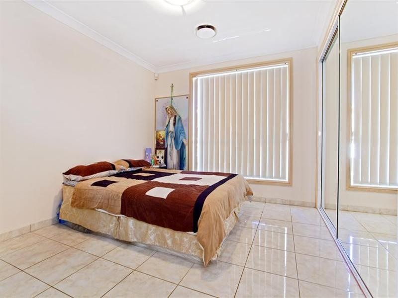 5/10-12 Peacock Close, Green Valley NSW 2168