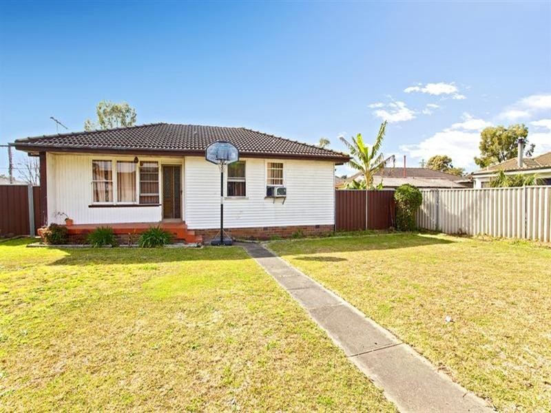 1 Kemira Place, Cartwright NSW 2168