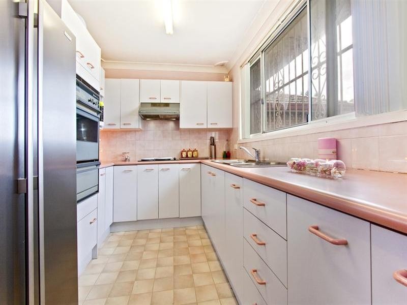 8 Gove Avenue, Green Valley NSW 2168