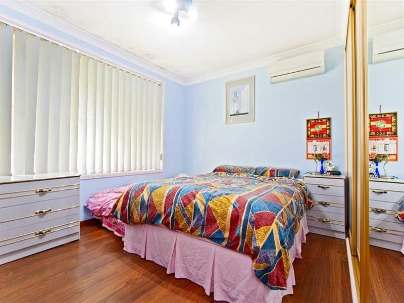 8 Gove Avenue, Green Valley NSW 2168