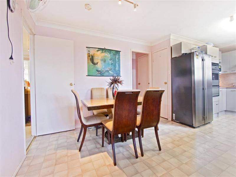 8 Gove Avenue, Green Valley NSW 2168