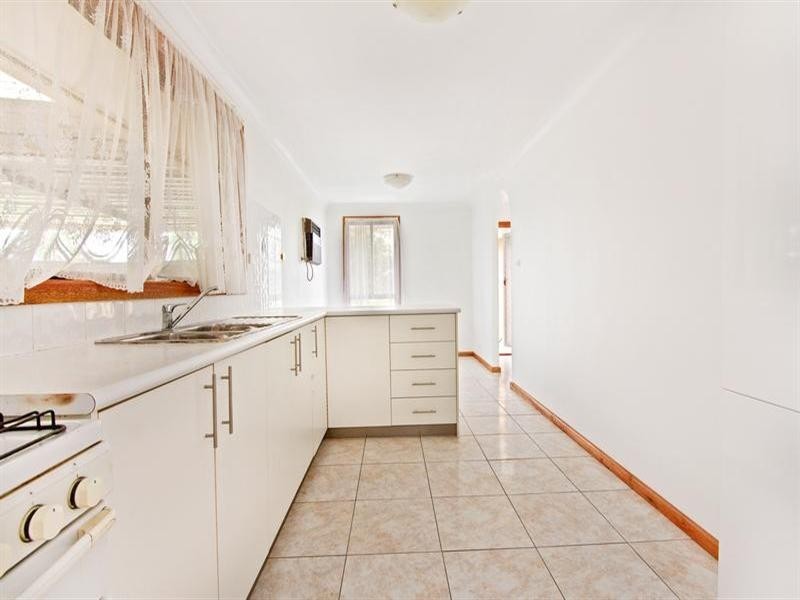 43 Brisbane Road, St Johns Park NSW 2176