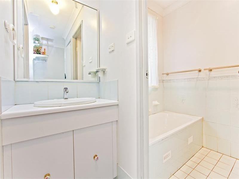 11 Swan Circuit, Green Valley NSW 2168