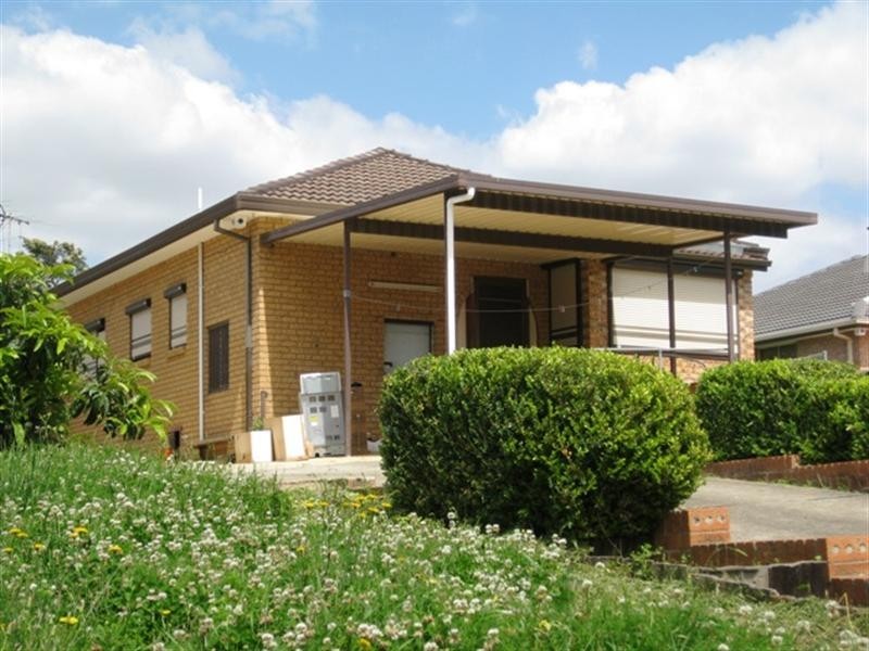 4 Flack Close, Edensor Park NSW 2176
