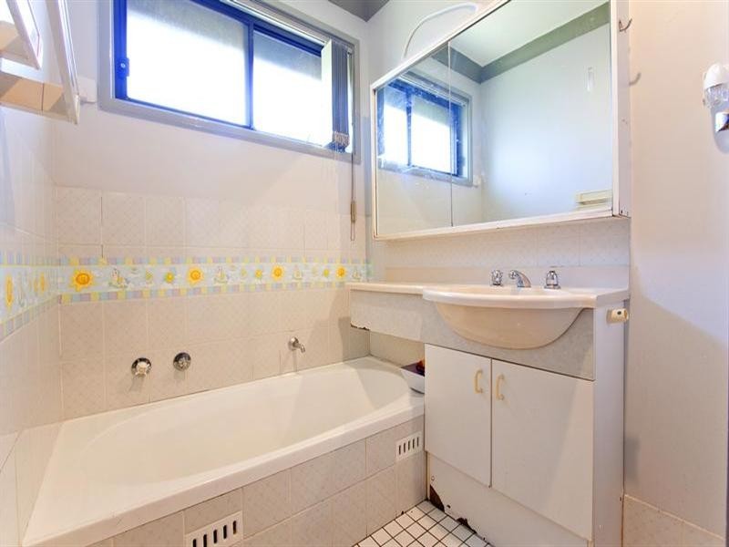 25 Osprey Avenue, Green Valley NSW 2168