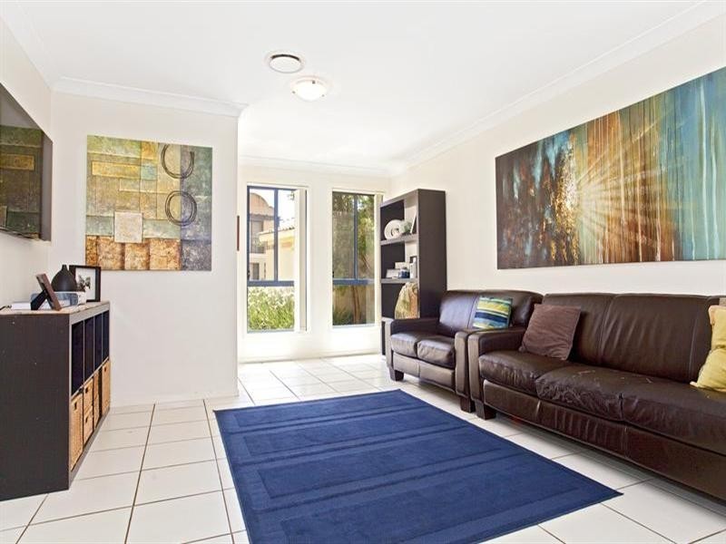66 Coffs Harbour Avenue, Hoxton Park NSW 2171