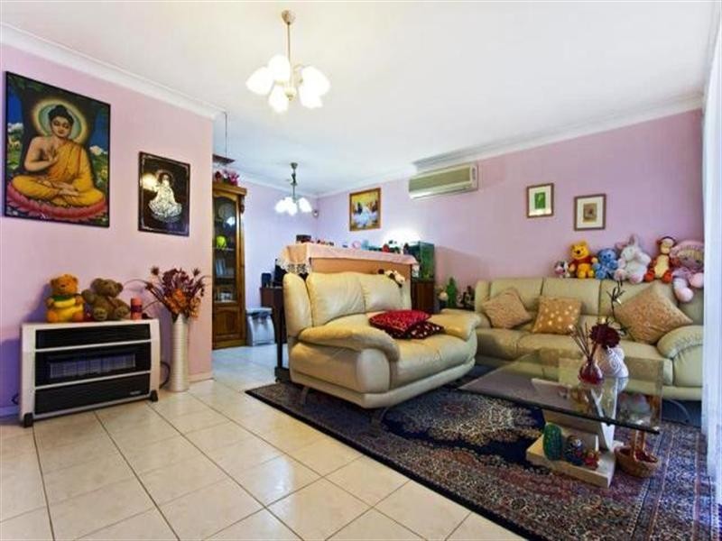 8 GOVE Avenue, Green Valley NSW 2168