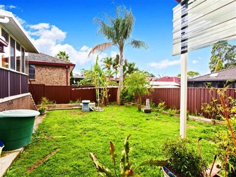 8 GOVE Avenue, Green Valley NSW 2168