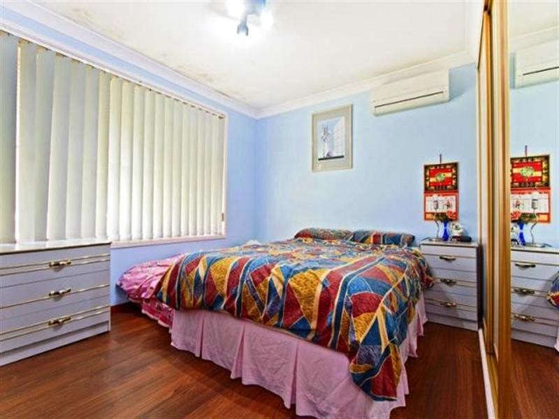 8 GOVE Avenue, Green Valley NSW 2168