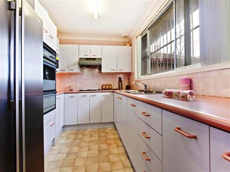 8 GOVE Avenue, Green Valley NSW 2168