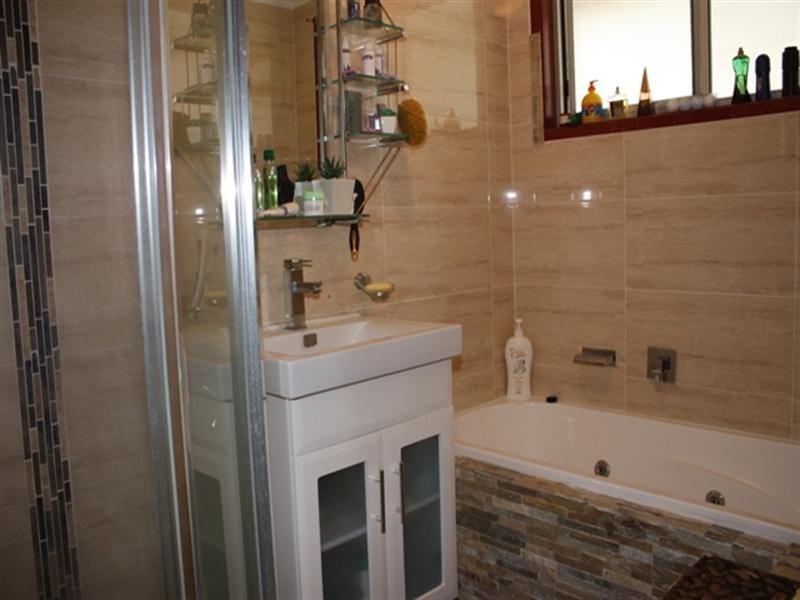 4 Gove Avenue, Green Valley NSW 2168