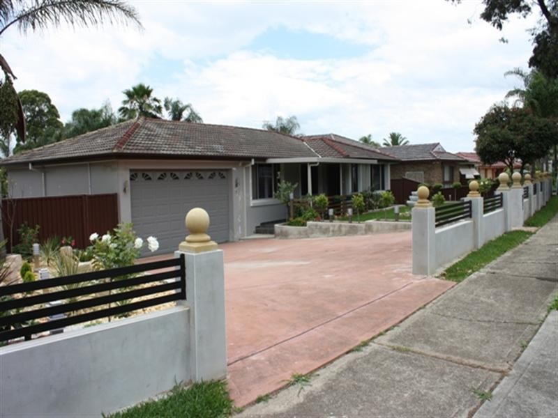 4 Gove Avenue, Green Valley NSW 2168