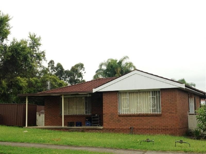 2 Denbern Street, Bossley Park NSW 2176