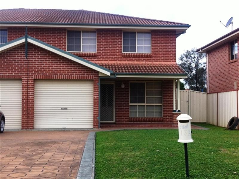 17a eva Place, Green Valley NSW 2168