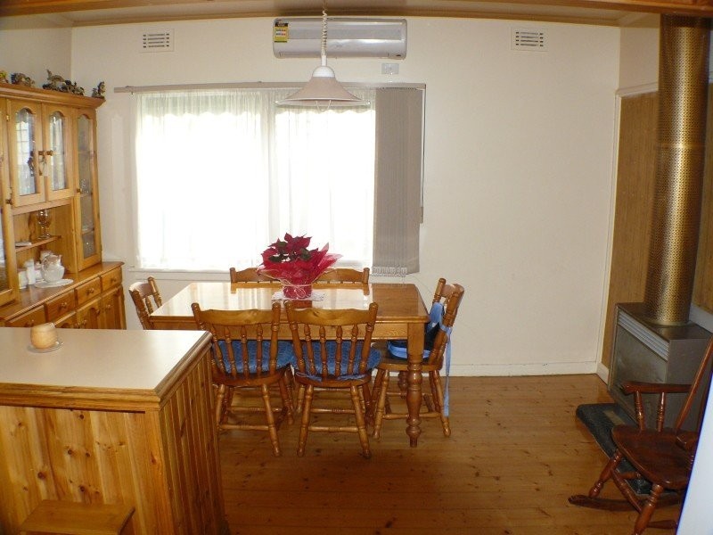 27 Bayside Grove, Seaford VIC 3198