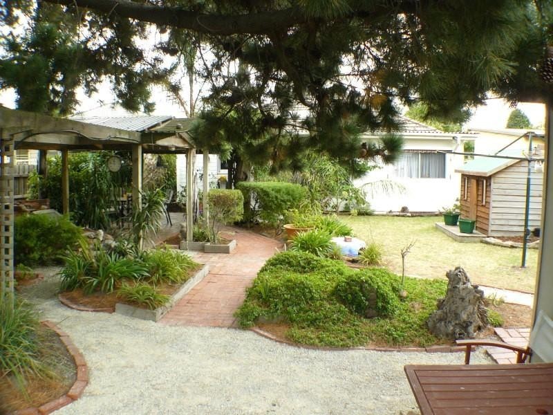 27 Bayside Grove, Seaford VIC 3198