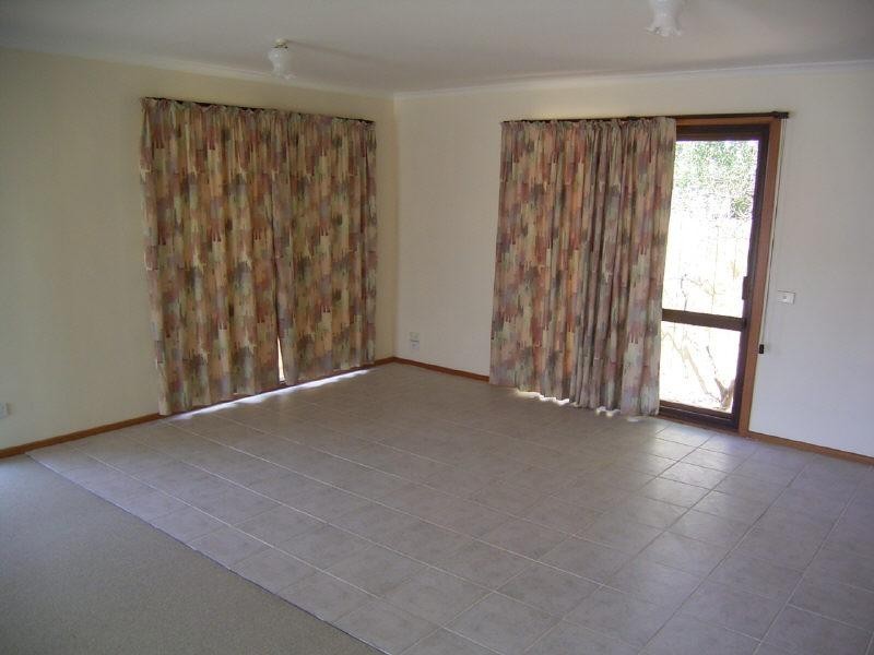 8 Ninth Avenue, Chelsea Heights VIC 3196