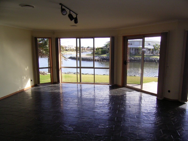 12 Manhattan Court, Patterson Lakes VIC 3197