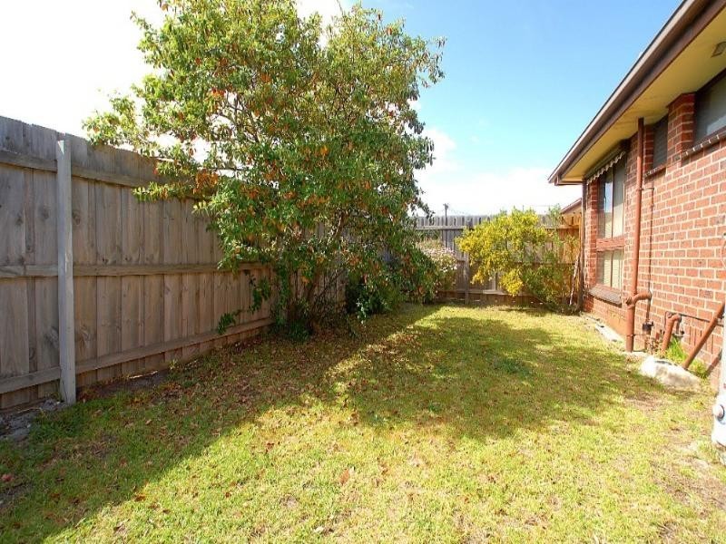 2/25 Embankment Grove, Chelsea VIC 3196