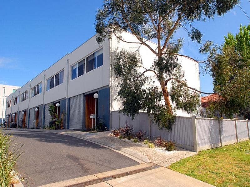 1/1 Riviera Street, Seaford VIC 3198