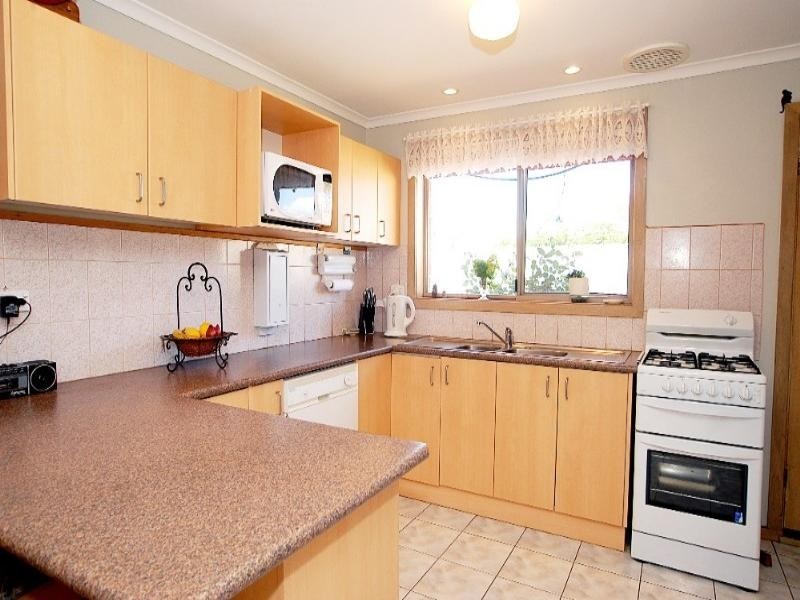 2/17 Bondi Road, Bonbeach VIC 3196