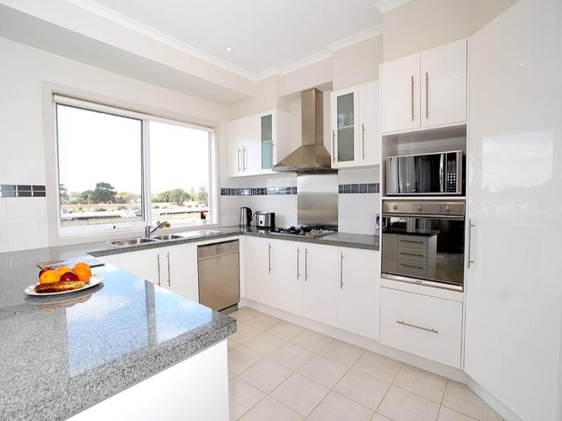 13 Ferrier Grove, Bonbeach VIC 3196