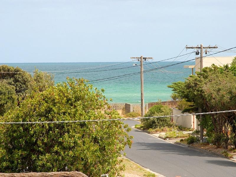 2A Roseberry Avenue, Chelsea VIC 3196