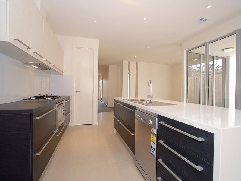 2A Roseberry Avenue, Chelsea VIC 3196