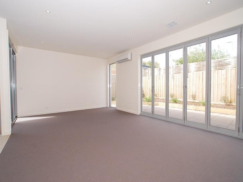 2A Roseberry Avenue, Chelsea VIC 3196