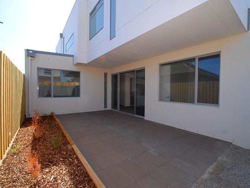 2A Roseberry Avenue, Chelsea VIC 3196