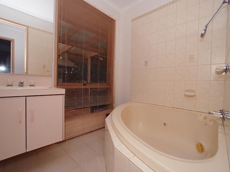 21 Dunscombe Place, Chelsea Heights VIC 3196