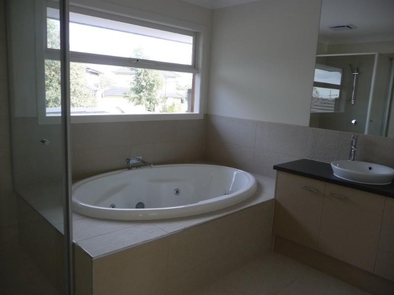 24 Mashie Terrace, Sandhurst VIC 3977