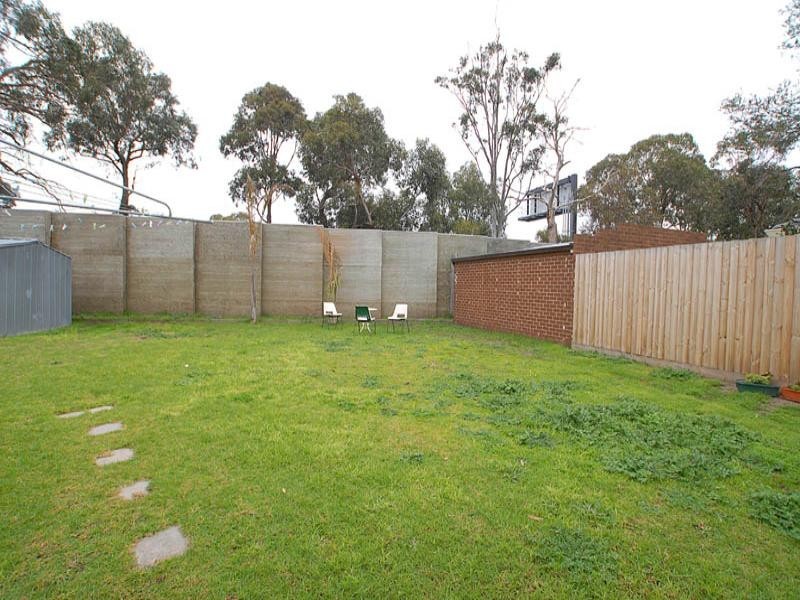 8 Francis Street, Seaford VIC 3198
