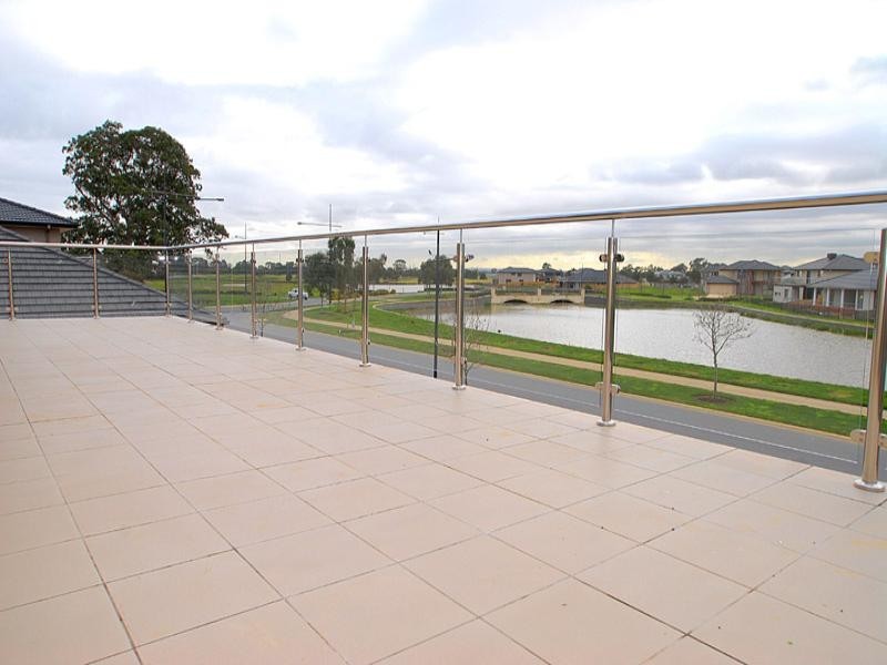 24 Mashie Terrace, Sandhurst VIC 3977