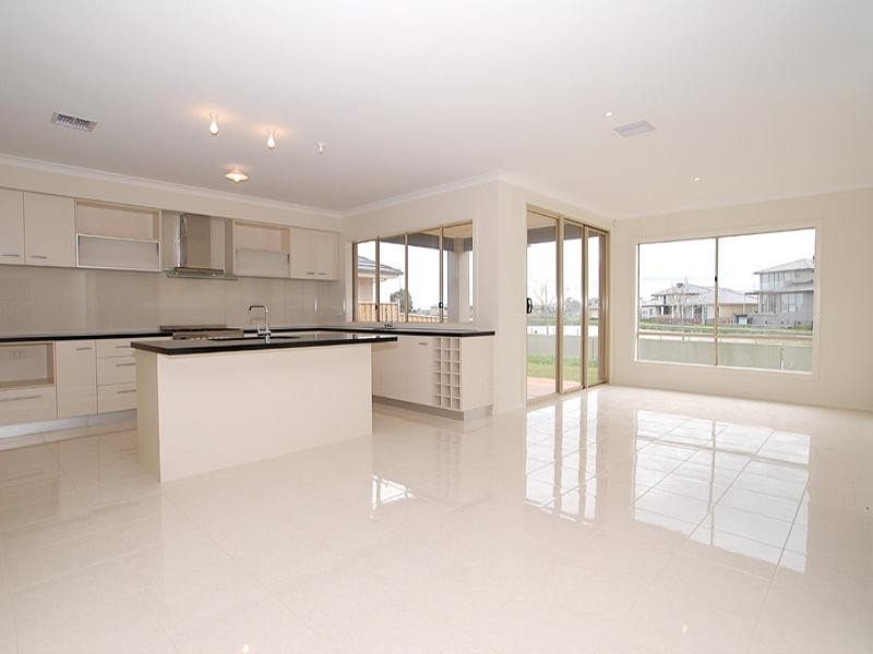 24 Mashie Terrace, Sandhurst VIC 3977