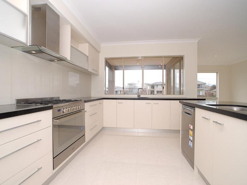 24 Mashie Terrace, Sandhurst VIC 3977