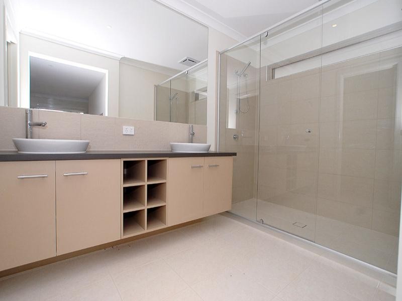 24 Mashie Terrace, Sandhurst VIC 3977