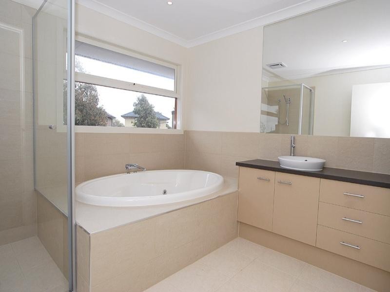 24 Mashie Terrace, Sandhurst VIC 3977