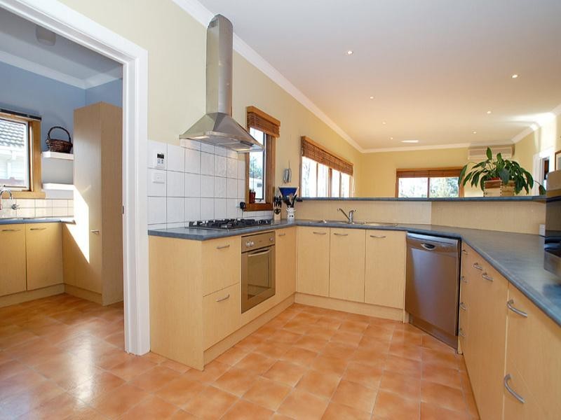 76 Bondi Road, Bonbeach VIC 3196