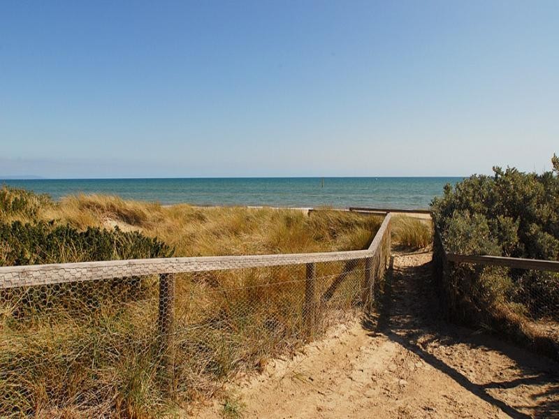 10 Showers Avenue, Chelsea VIC 3196