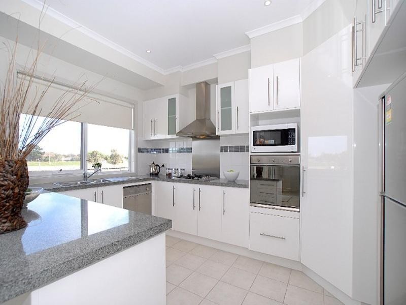 13 Ferrier Grove, Bonbeach VIC 3196