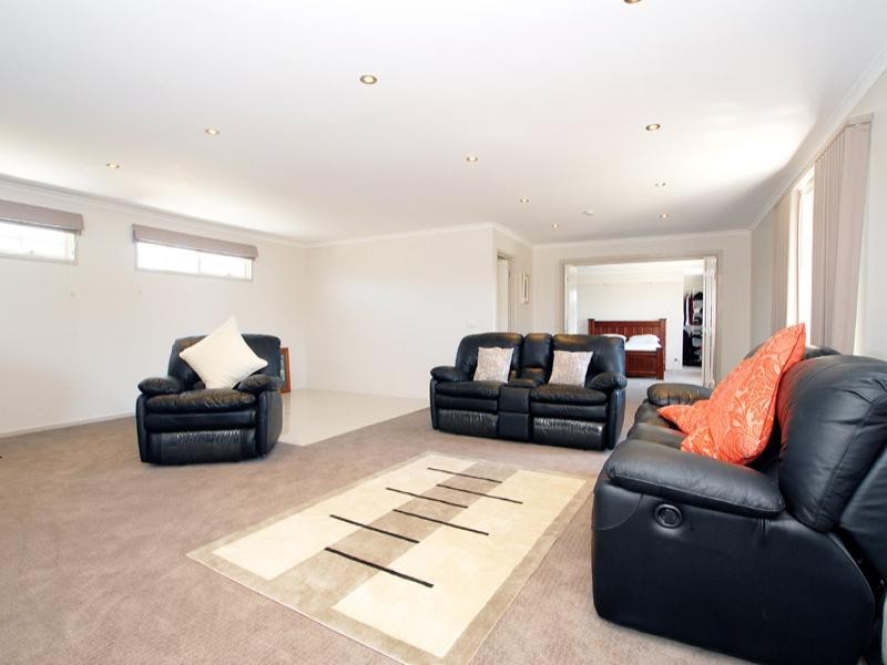 56 Milroy Crescent, Seaford VIC 3198