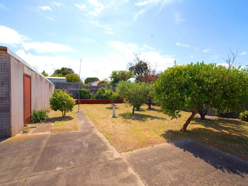 2 Poulson Street, Carrum VIC 3197