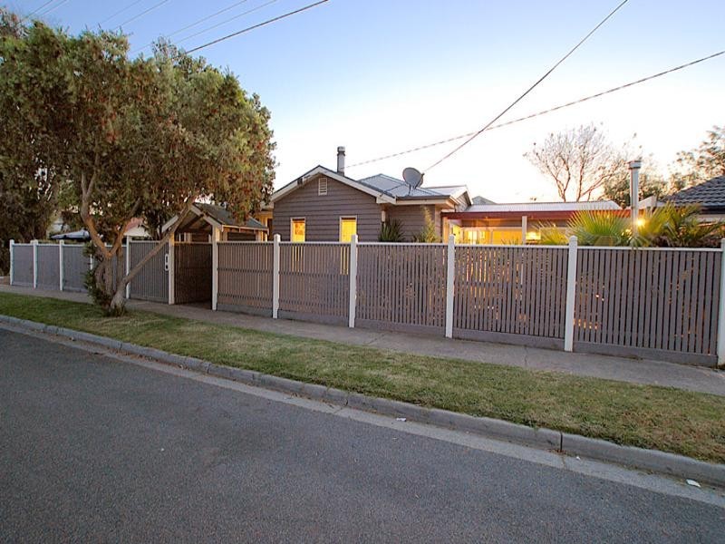 61 Keith Avenue, Edithvale VIC 3196