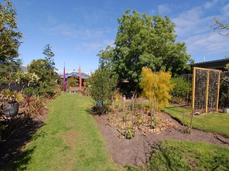 35 Ella Grove, Chelsea VIC 3196