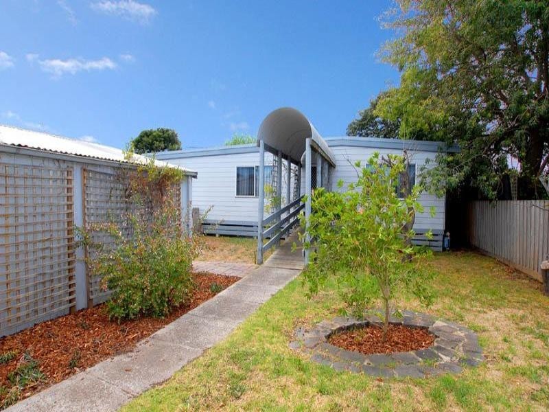 2/33 Ella Grove, Chelsea VIC 3196