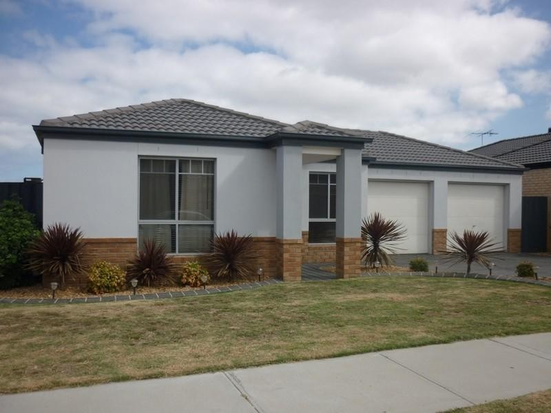 15 Garnet Close, Skye VIC 3977