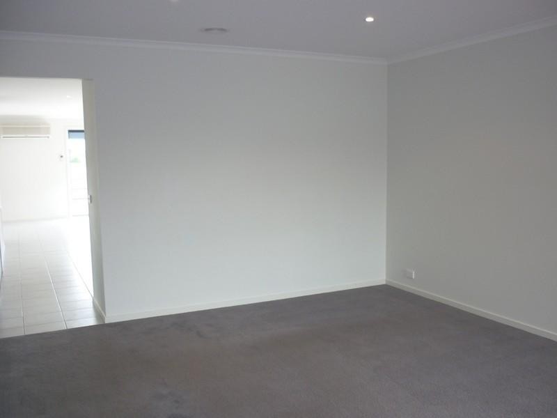 15 Garnet Close, Skye VIC 3977